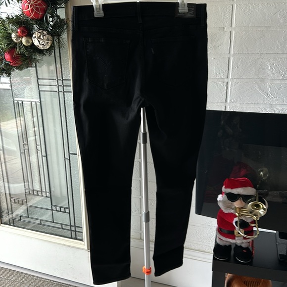 Levi’s Women’s 311 Shaping Skinny Jean - Picture 11 of 12